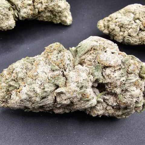 SNOWBALLS : SUB ZERO  X  CANNATONIC $8 - $180 OZ (HYBRID) 31% THC
